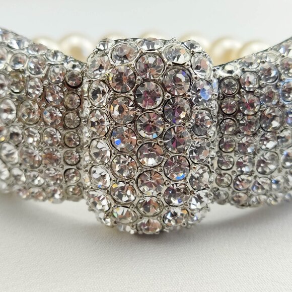 1970s Vintage Stretch Bracelet Featuring a Rhinestone Bow - Picture 6 of 6